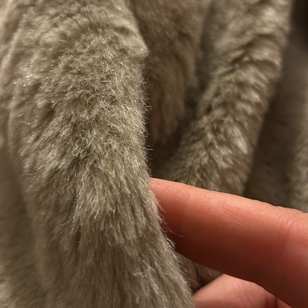 Armani Exchange Beige Faux Fur Vest - Picture 9 of 9